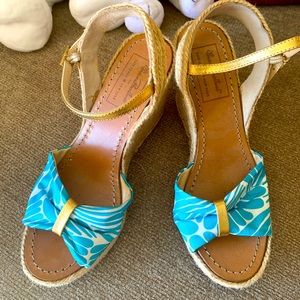 EUC🐬💛Gorgeous Kate Spade teal and gold wedges